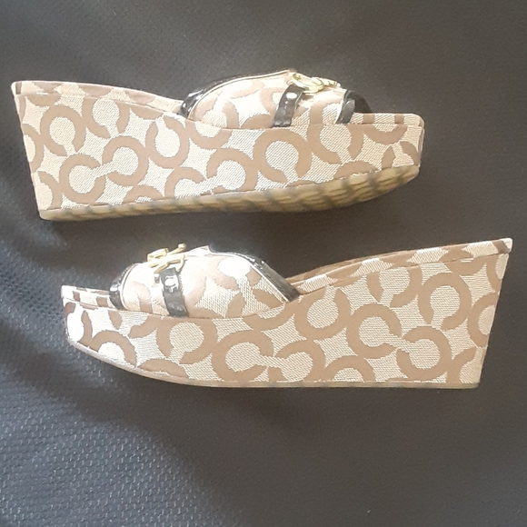 Coach: Brown and tan classic slide wedges - Picture 3 of 5